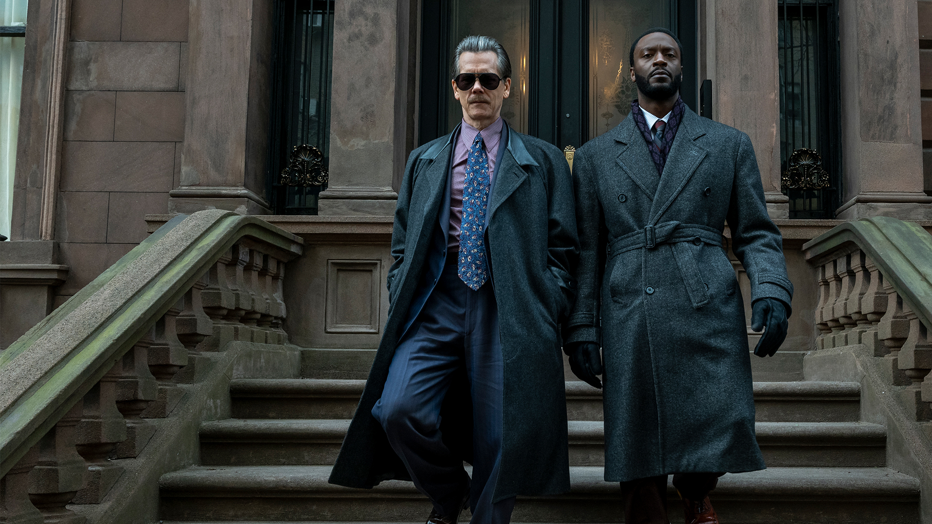 Башня меркурий ночью. Watch the city. Watch the city. Стимпанк фестиваль. Человек на фоне ночного города.