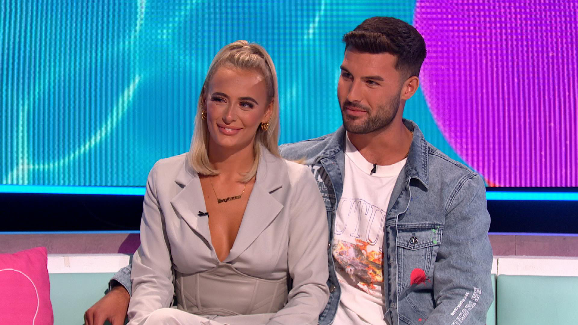 Watch Love Island UK Aftersun Online Season 9 on NEON